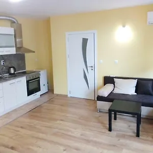  Apartament Tvarditza